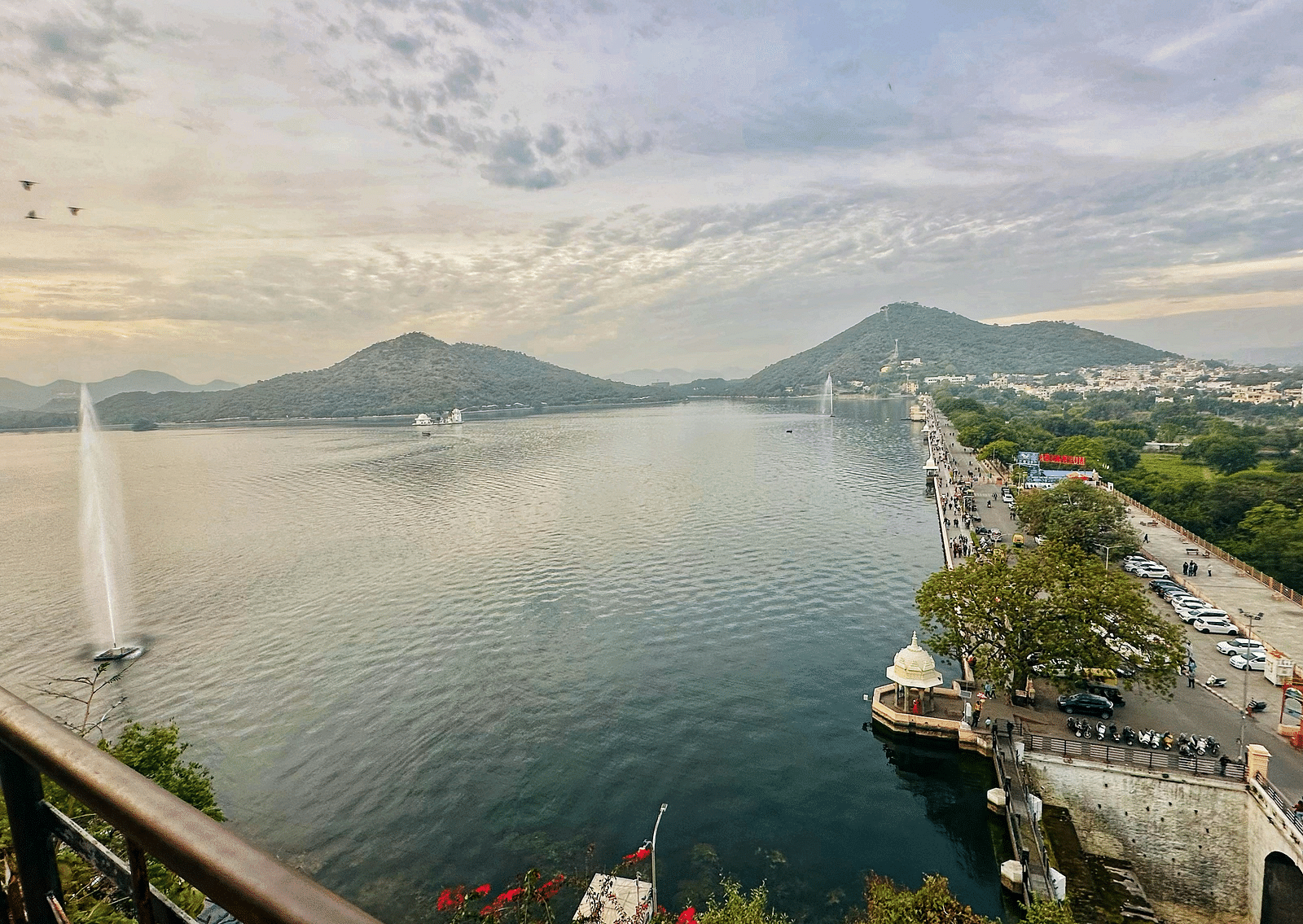 An overview of Fateh Sagar Lake as seen from afar with Aravali hills in the background.
