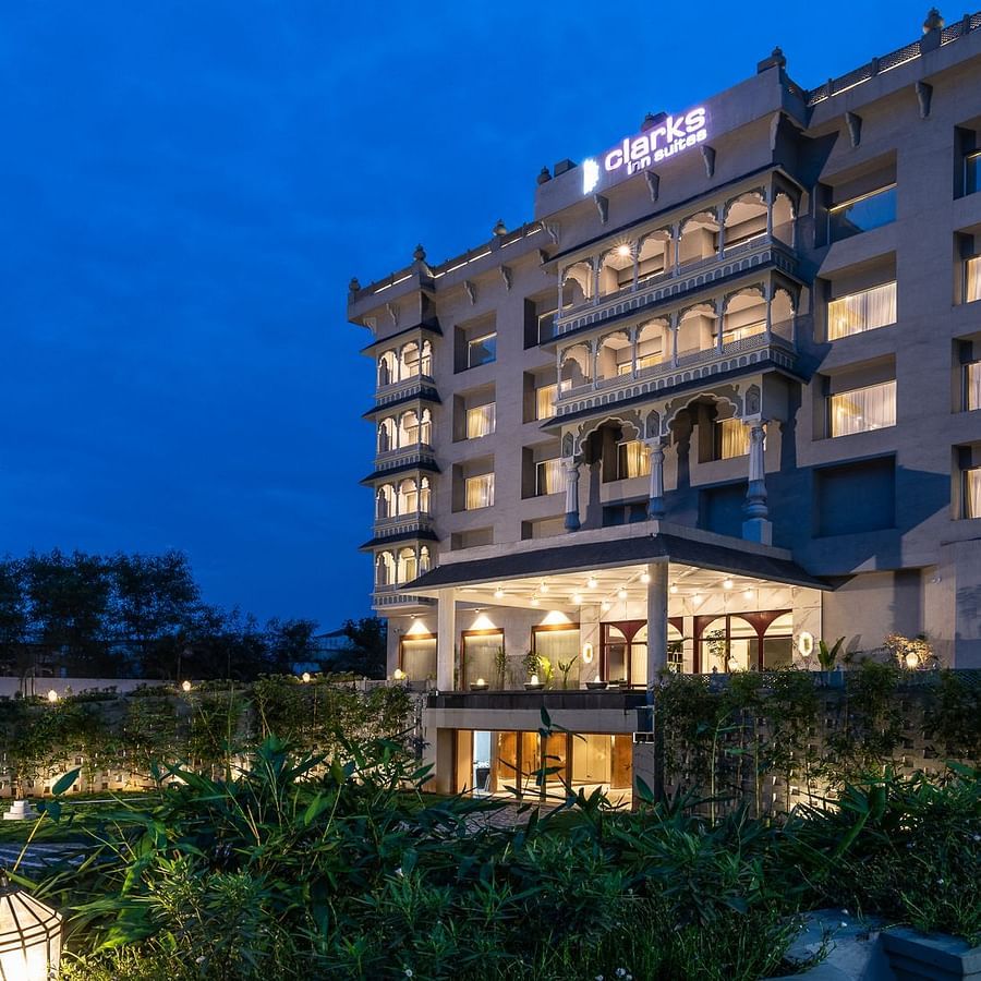 Facade at our hotel in raipur01