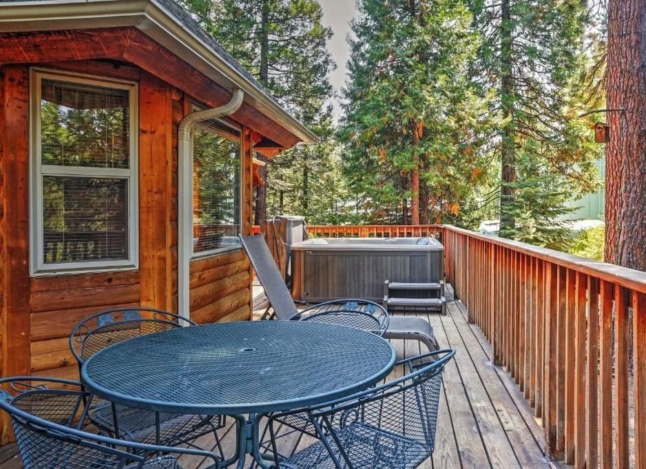 A coffee table arrangement in the deck of a cabin at Shaver Lake Village Hotel.