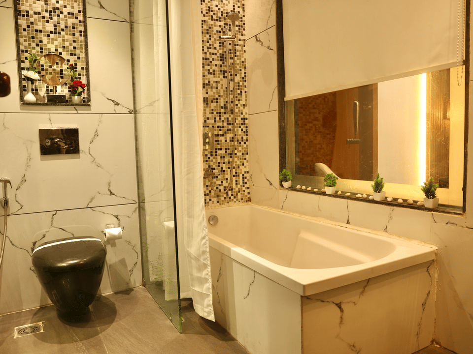 Skyline by Miraya, Premium Room, Bathtub and glass shower in the bath