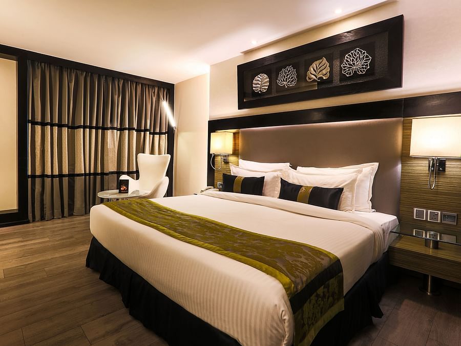 The Empresa Boutique Hotel - the king size bed offered by the Deluxe Room in Andheri