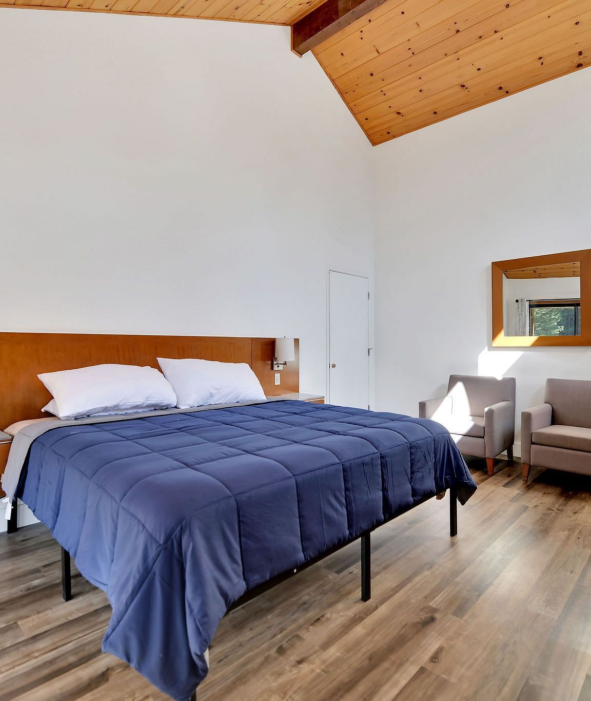 A view of a room at Amador Hotel with a double bed.