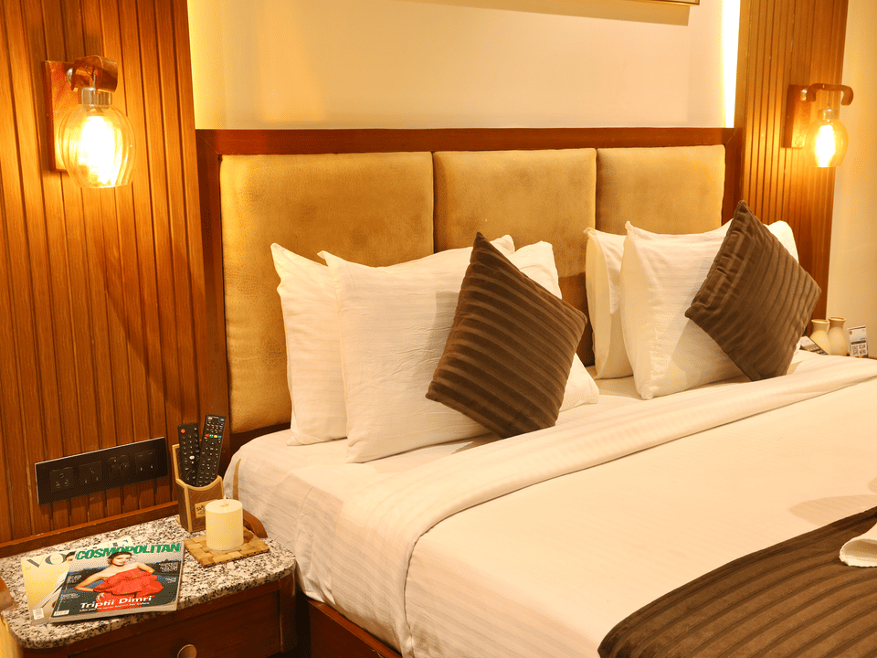 Premium Room, Bedside console with reading lamps