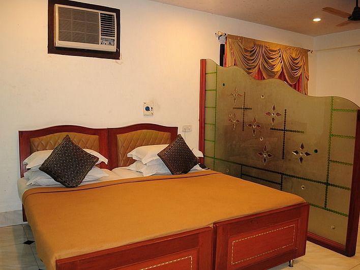 Comfortable Deluxe Room for families at Udipi Home