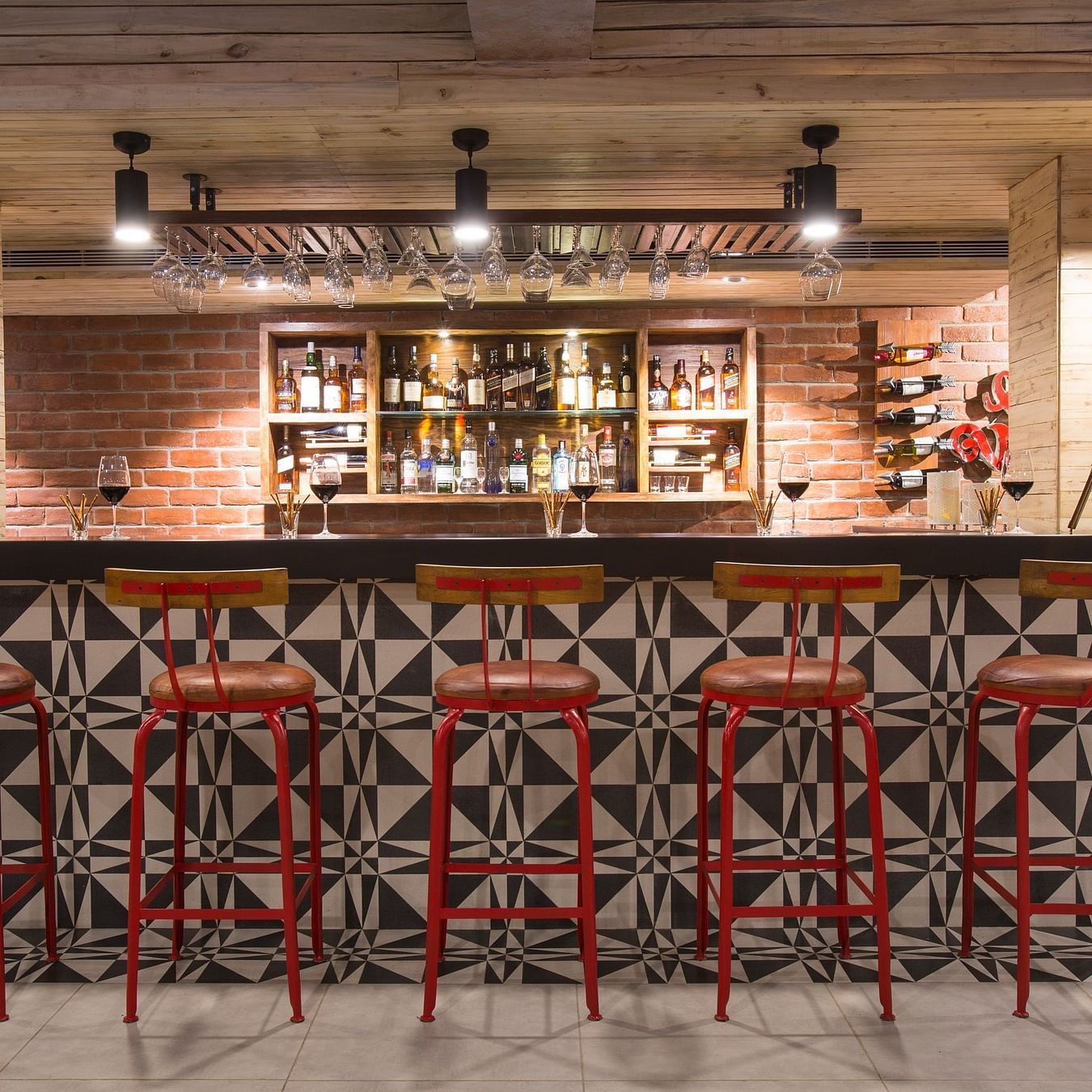 Red Lounge bar image