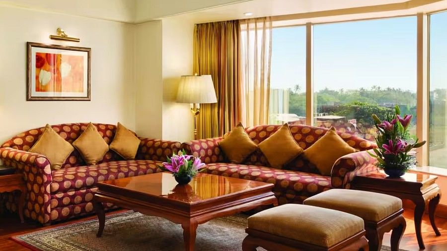 Deluxe Suite at Hotel Ramada Plaza Palm Grove Juhu Beach Mumbai, 5 star hotel rooms near Mumbai Airport axdfd