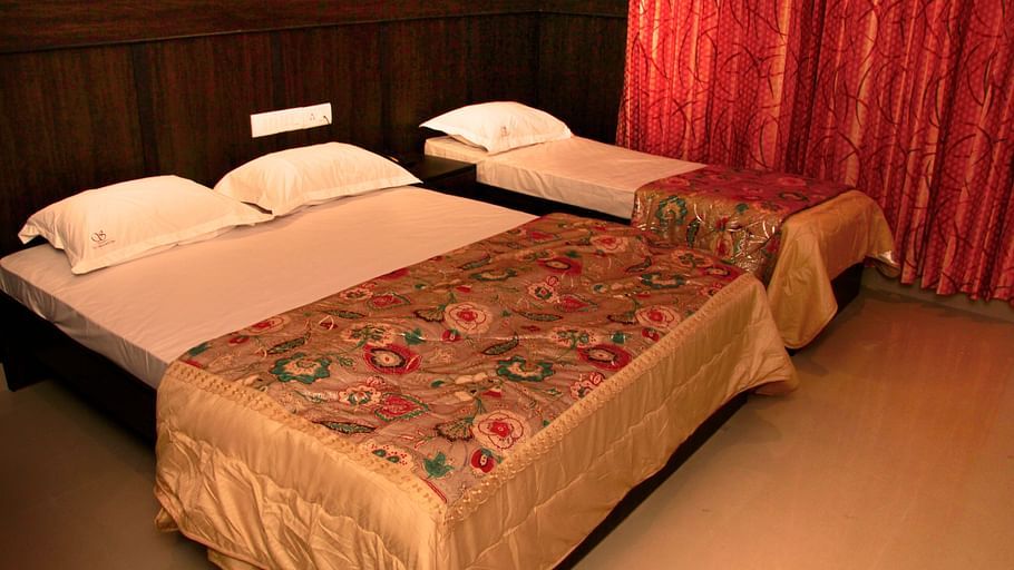 The Signature Inn Hotel, Bangalore Bangalore Deluxe Triple Non Ac Room 1 The Signature Inn Hotel Bangalore