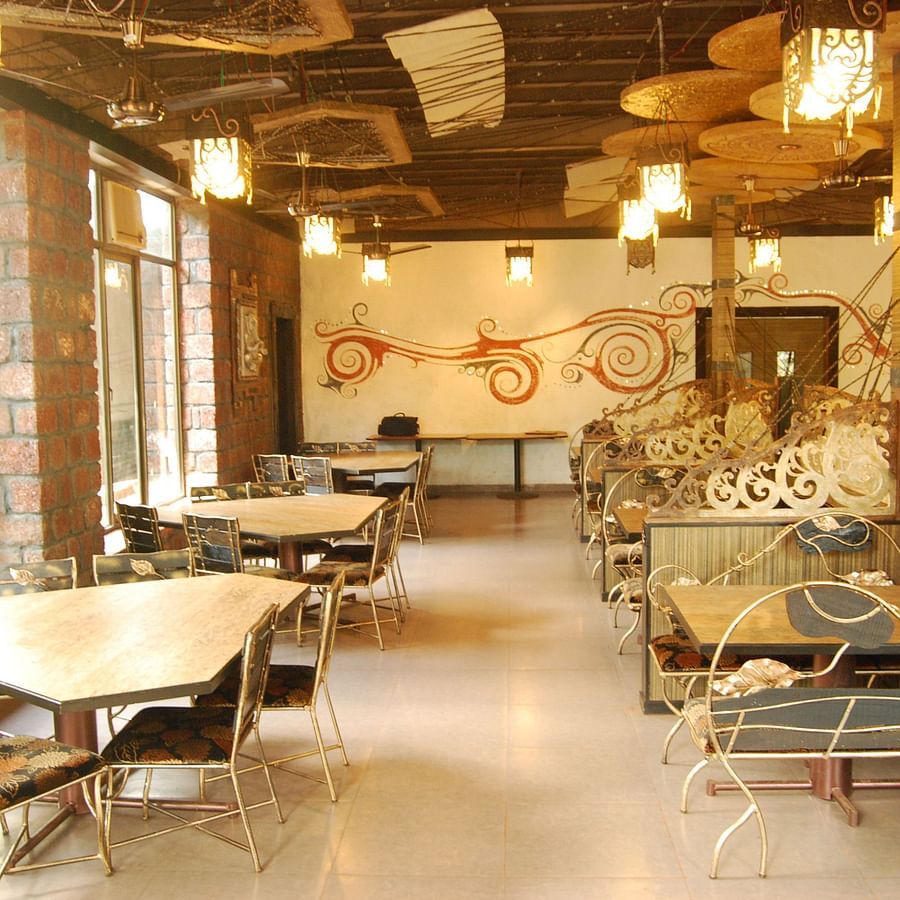 Adamo Matheran - Village - our restaurant during the day