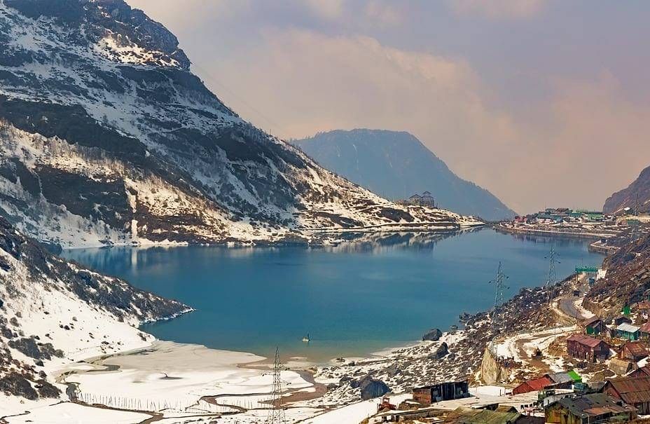 A lake surrounded by snow-capped mountains gys52b