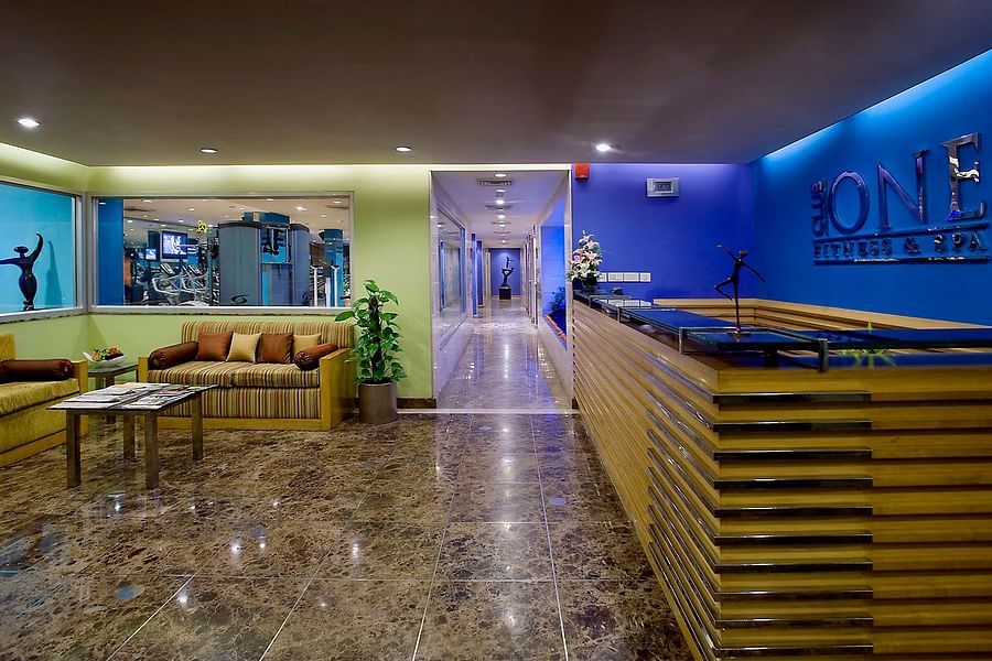 Club One fitness reception