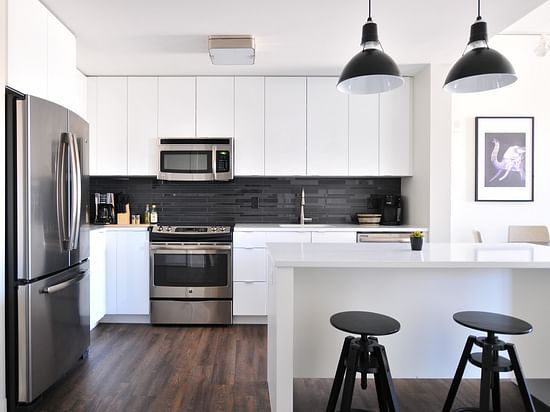 kitchnette with a refrigerator, chairs, oven