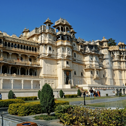  The City Palace in Udaipur, Rajasthan, stands tall against a clear blue sky. 