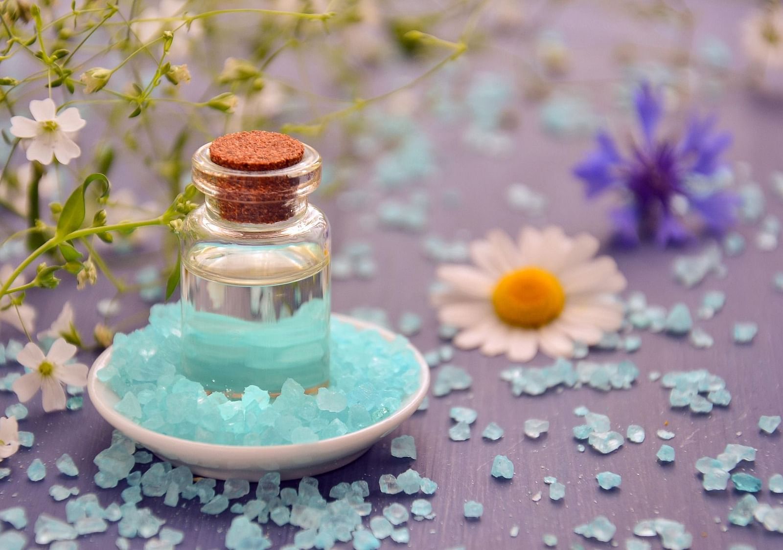 essential-oil-3816410 1920