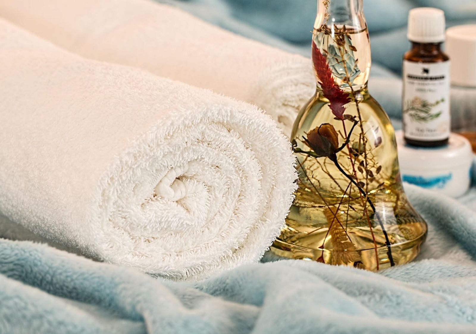 massage-therapy-1612308 1920