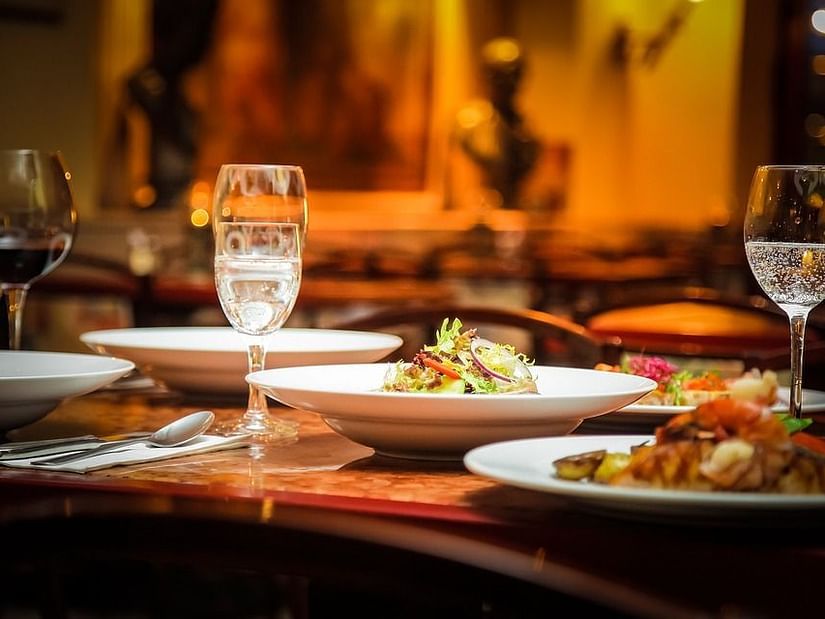 Dining Taurus Sarovar Portico New Delhi gpog0d