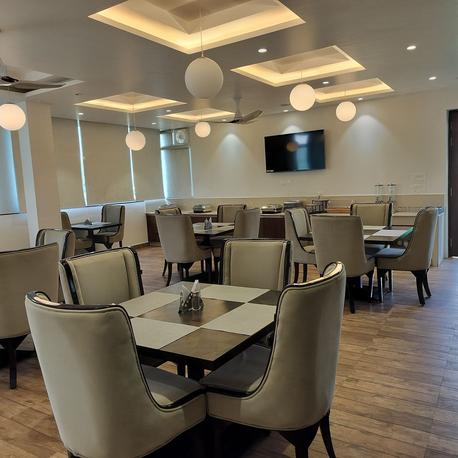 image of the dining area at panther's perch with grey coloured cushioned chairs - Eminence The Corbett