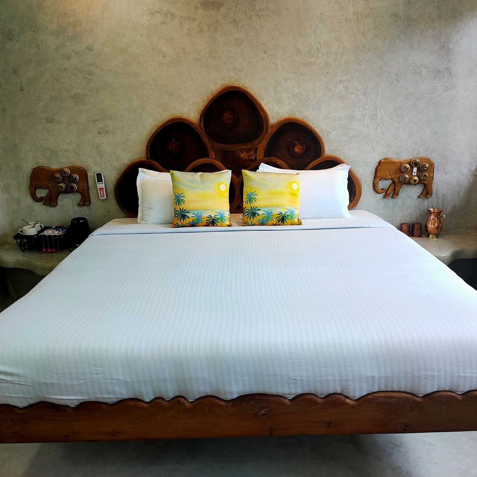 Yellowfin-2-Stylish Deluxe Yellowfin Room with a tranquil ambience, perfect for couples or solo travellers.