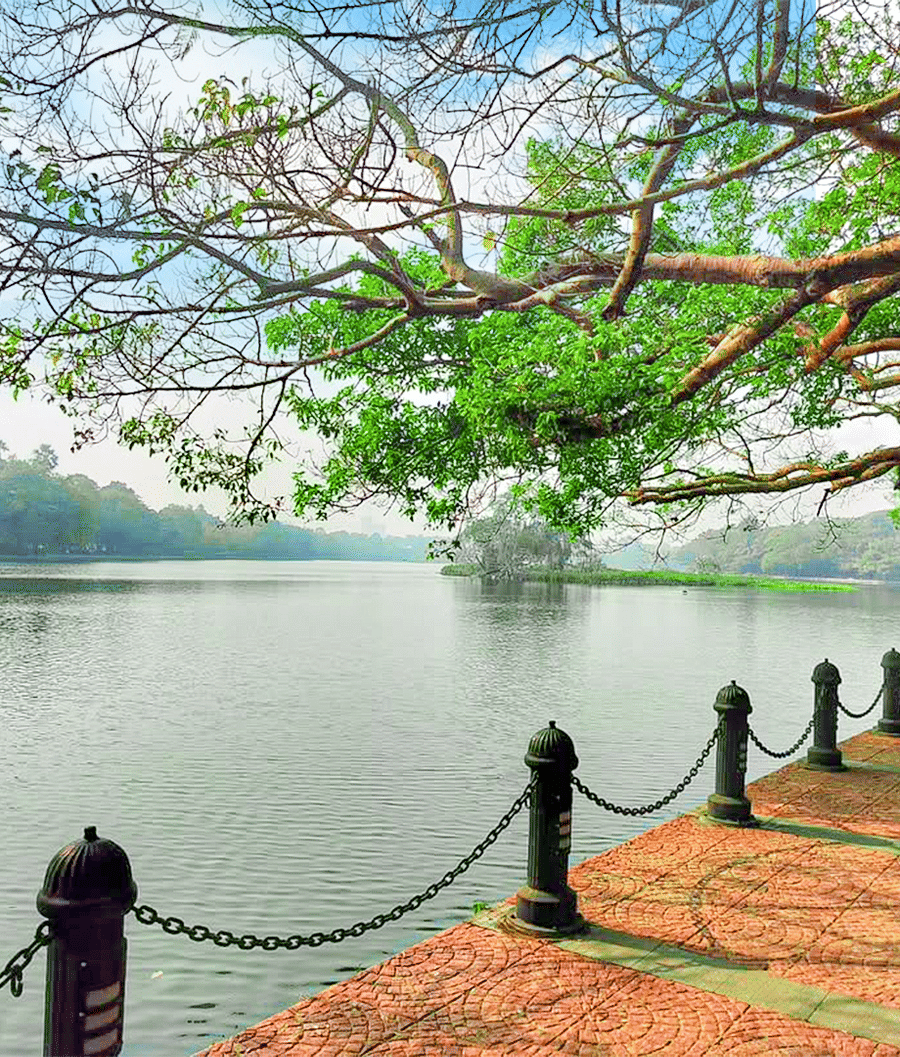 Rabindra Sarovar lake 01.jpg