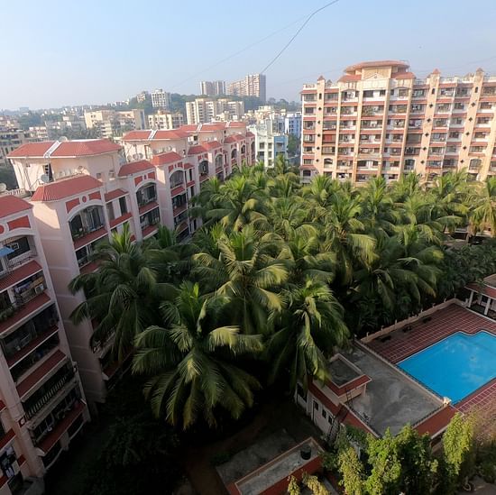 A area featuring a bunch of buildingd surrounding a swimming pool - Maxxvalue Apartment Marol