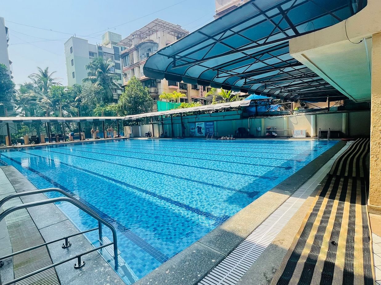 Swimming pool at Home2 Renaissance Club Hotel