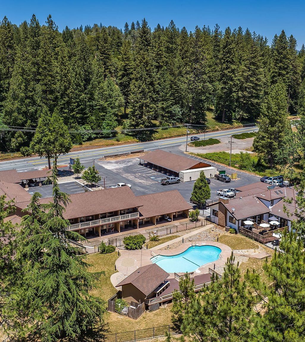 Aerial view of Amador Hotel with a forest in the backdrop.