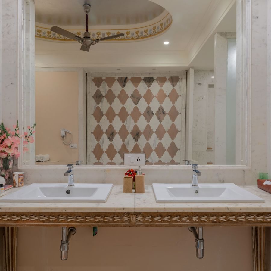 Maharani Suite - Bathroom - Umaid Palace - Luxury Resort Near Jaipur-2