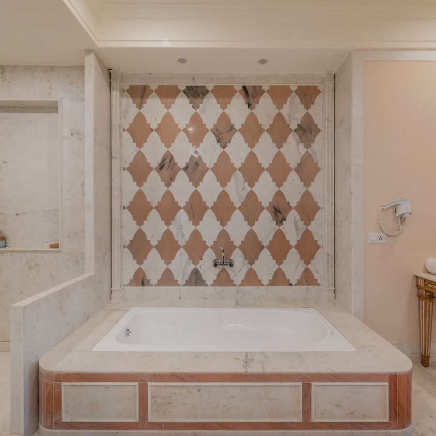 Maharani Suite - Bathroom - Umaid Palace - Luxury Resort Near Jaipur-5