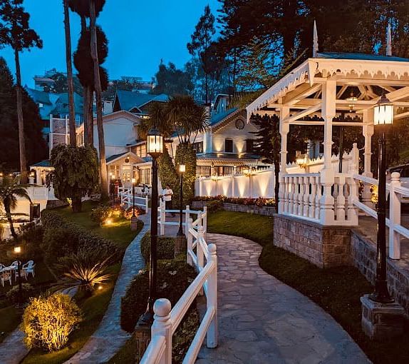 A facade image of Elgin hotel in Darjeeling