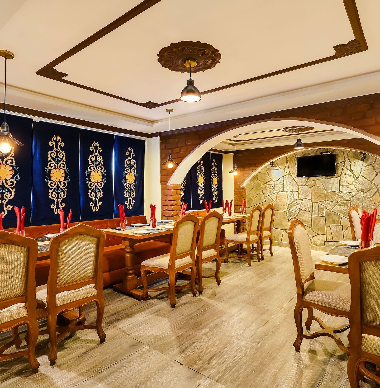 restaurant at Summit Hermon Hotel & Spa1