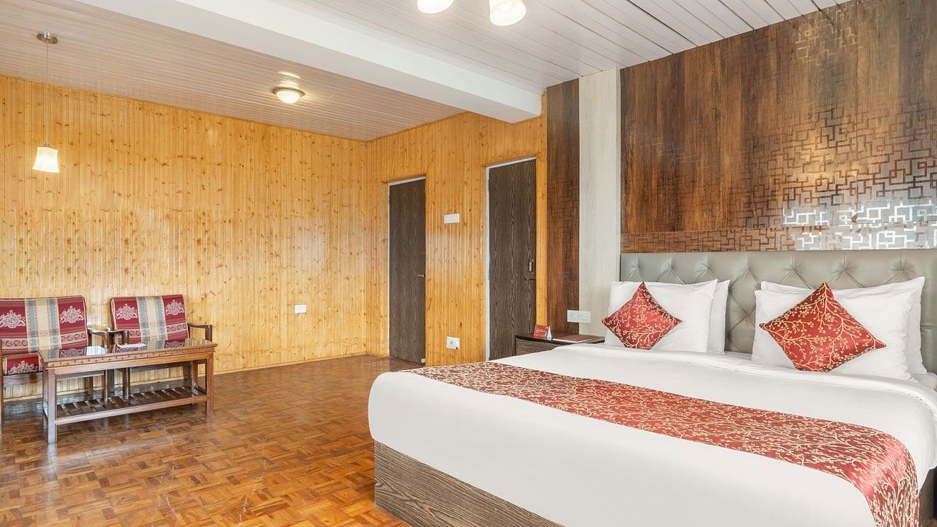 Image of a room with sittimg area and double bed at Summit Tashi Ghang Heritage Resort, Pelling