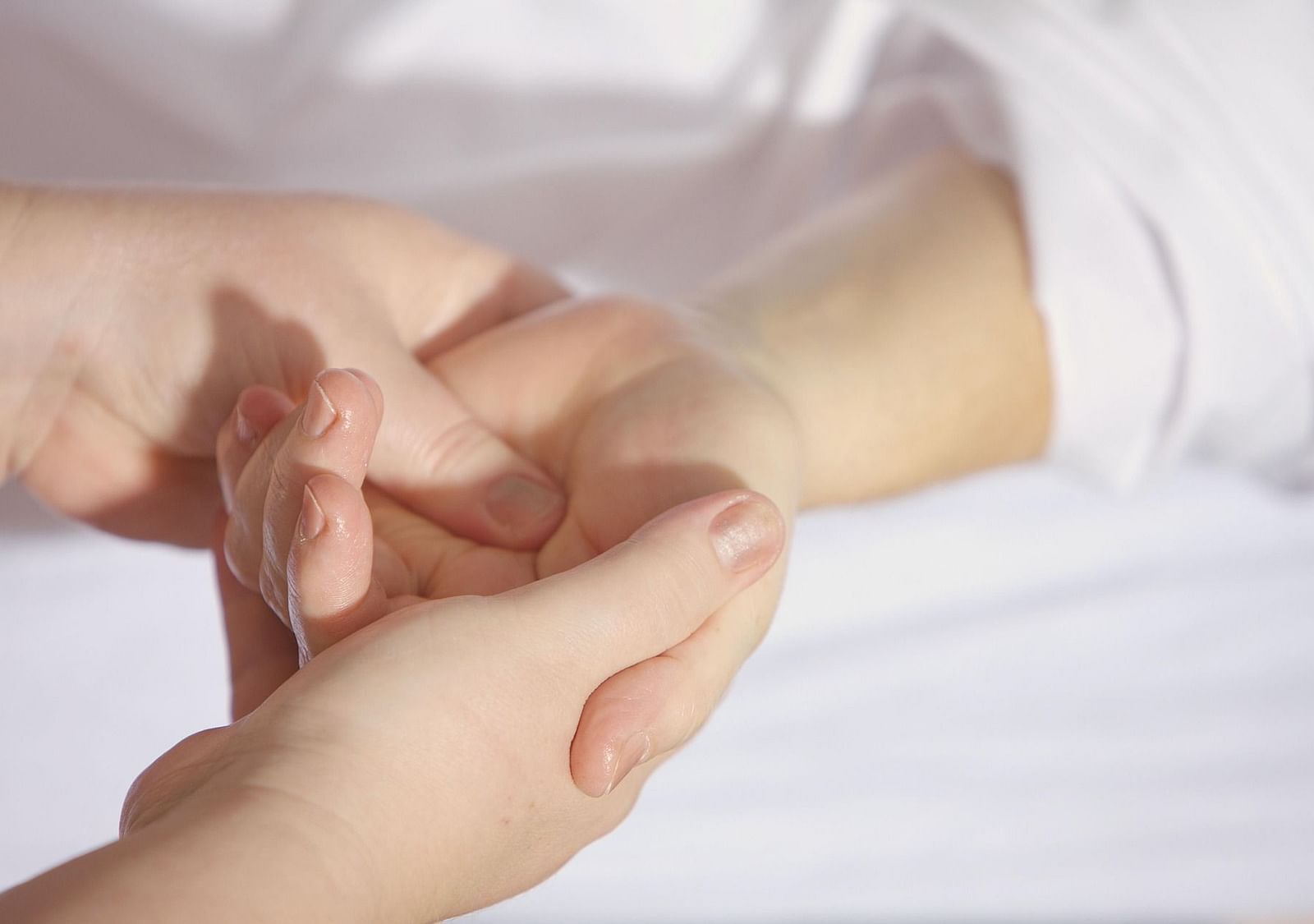 hands-1327811 1920