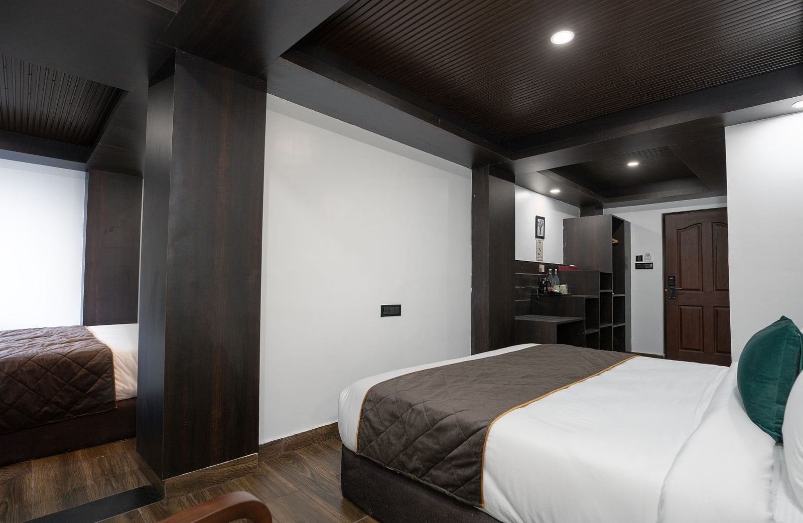 Room west 5