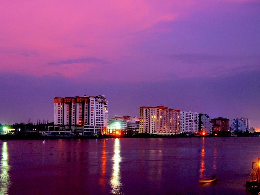 alt-text Marine Drive Kochi Ernakulam Kerala
