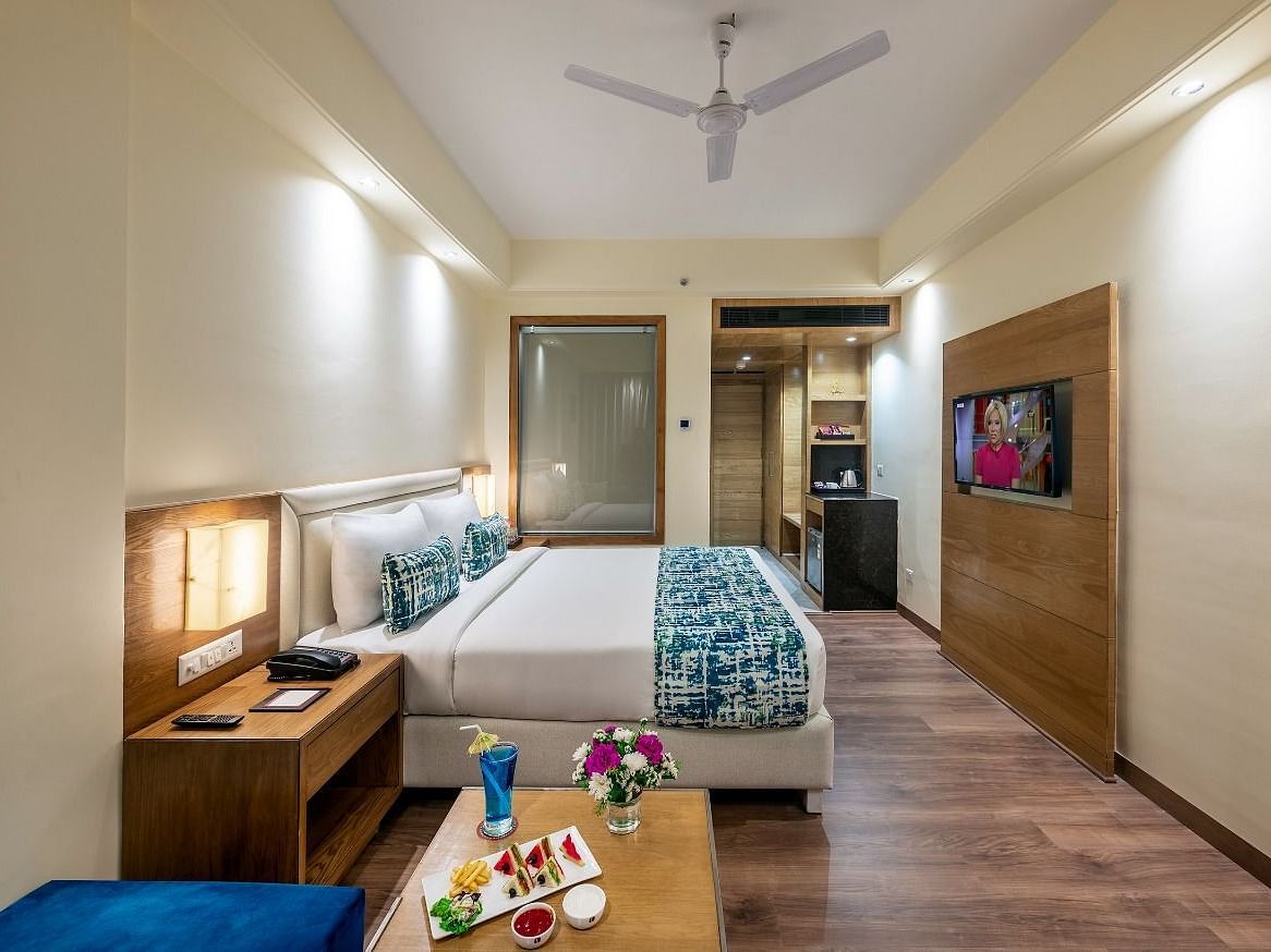CLUB ROOM 2