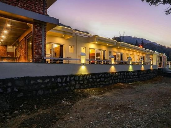 JS Inn Facade