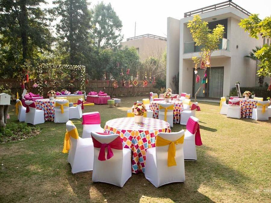 outdoor dining at a wedding reception