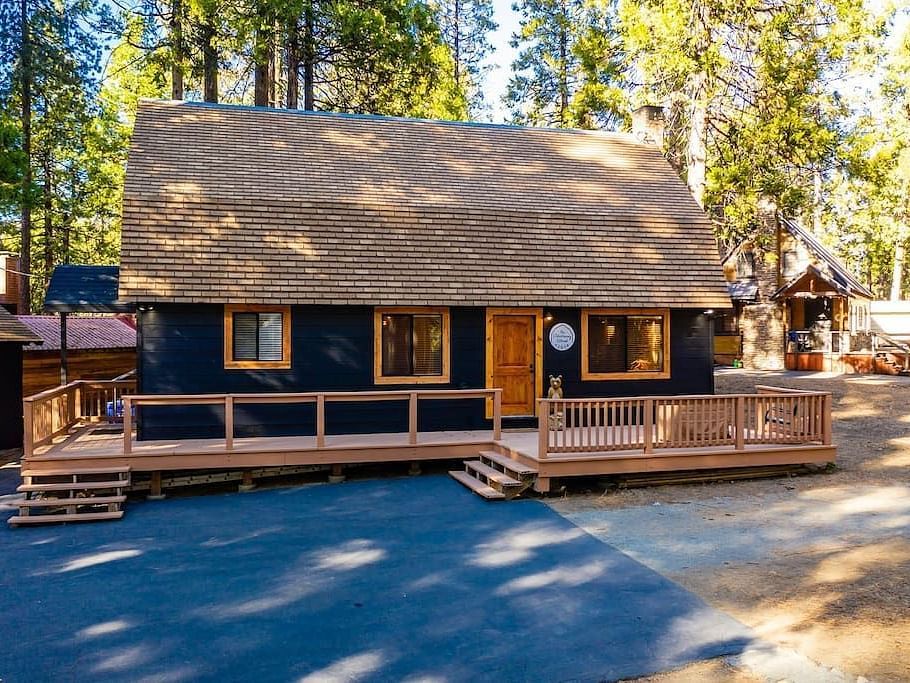 Exterior of Shaver Lake Village Hotel with the forest in the backdrop.