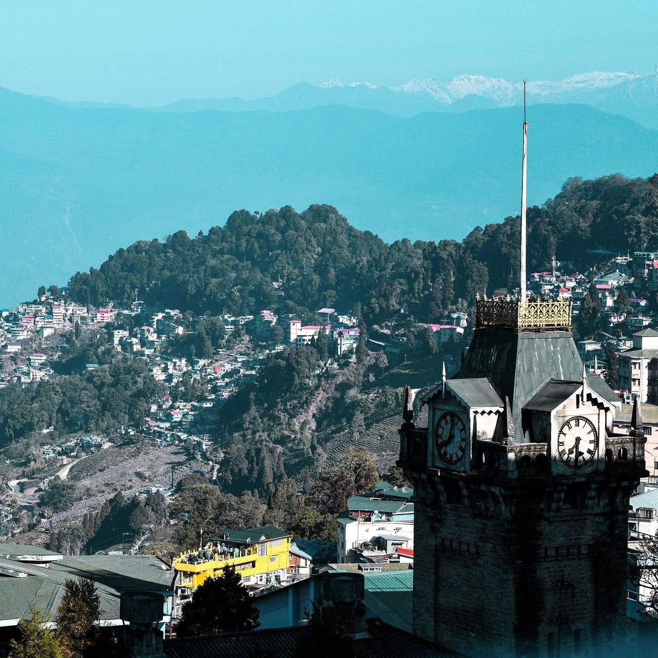 clock tower day in darjeeling