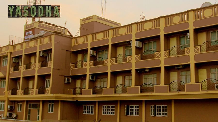  Hotel Yasodha Towers - Exterior view of the property featuring numerous windows along with a sign board at the top