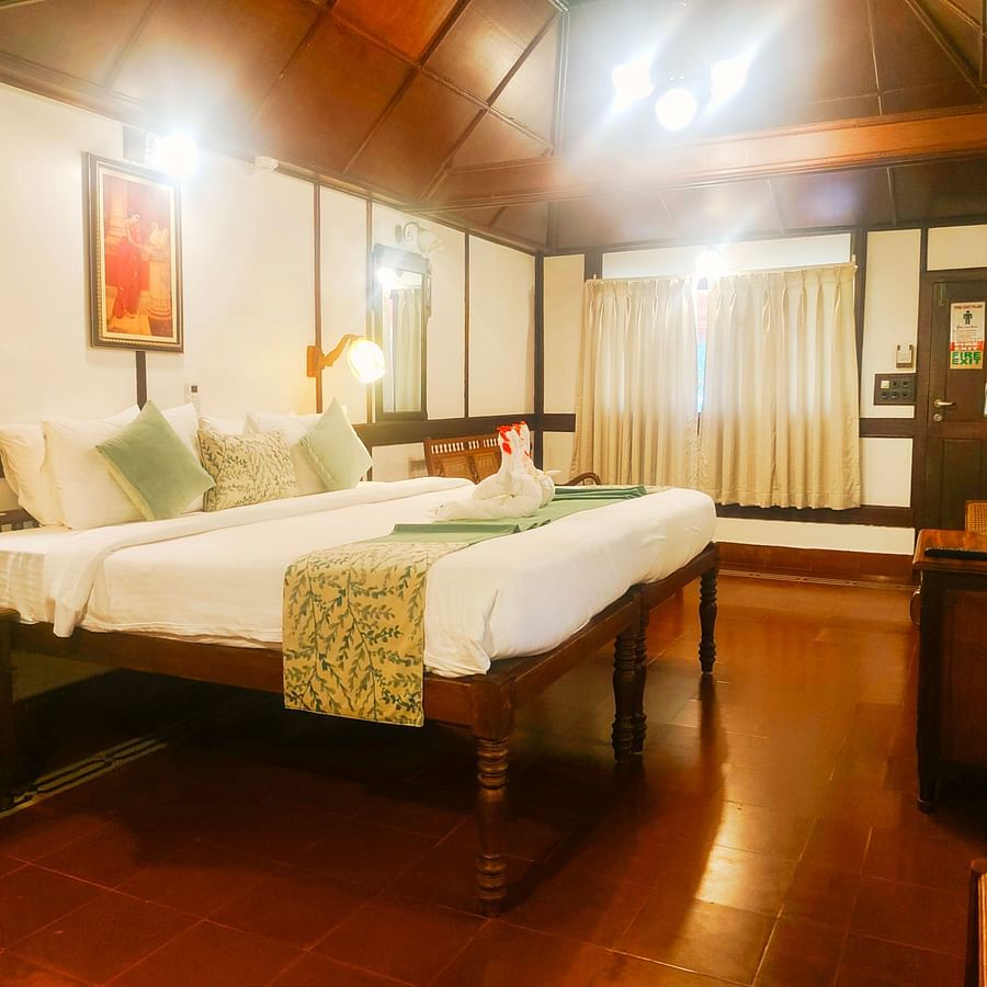 Heritage Premium Room with a double bed and a wardrobe