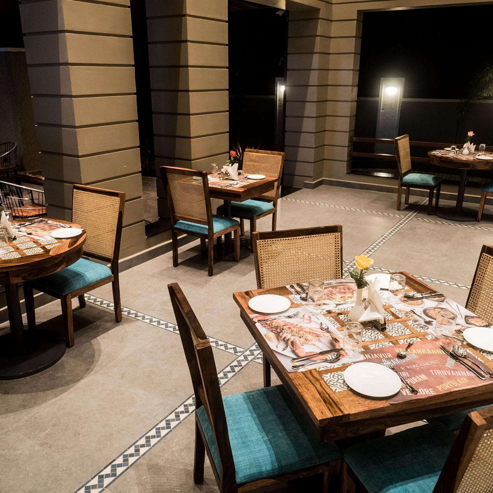 outdoor seating at the restaurant 