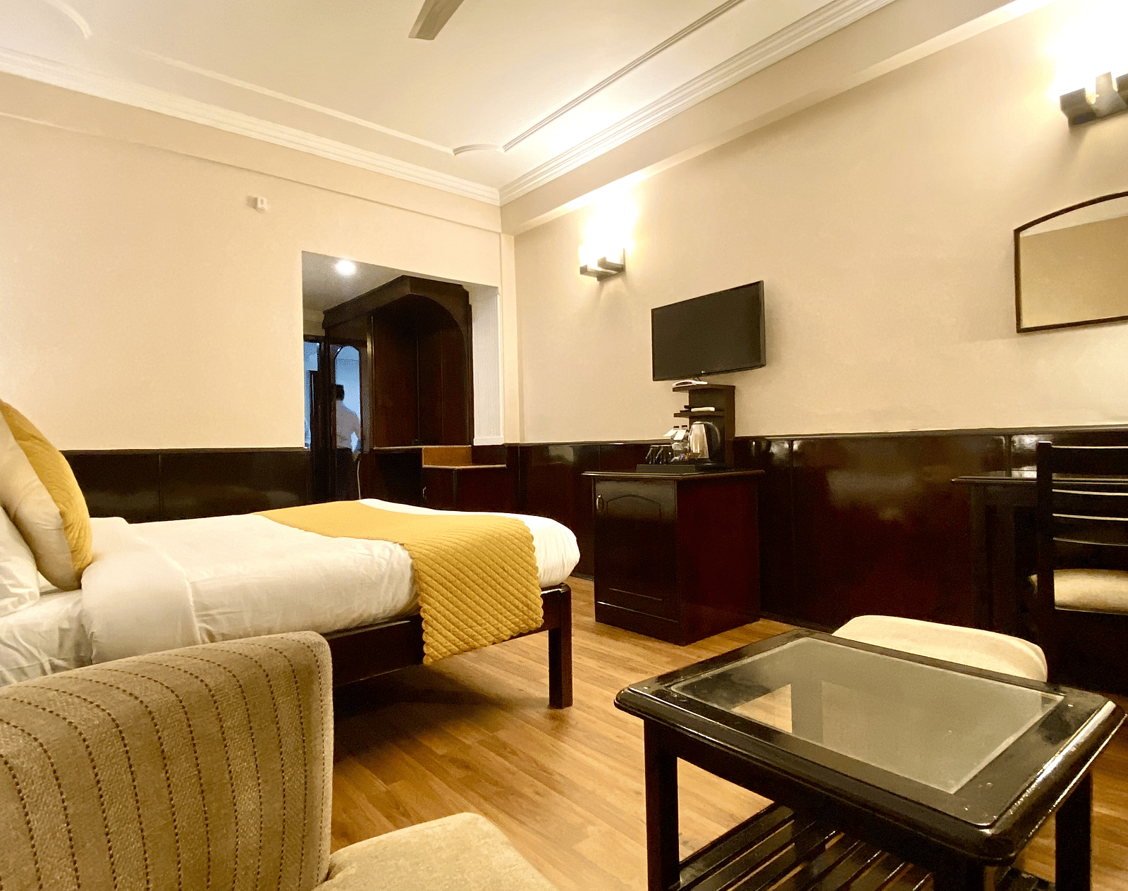 DELUXE ROOM