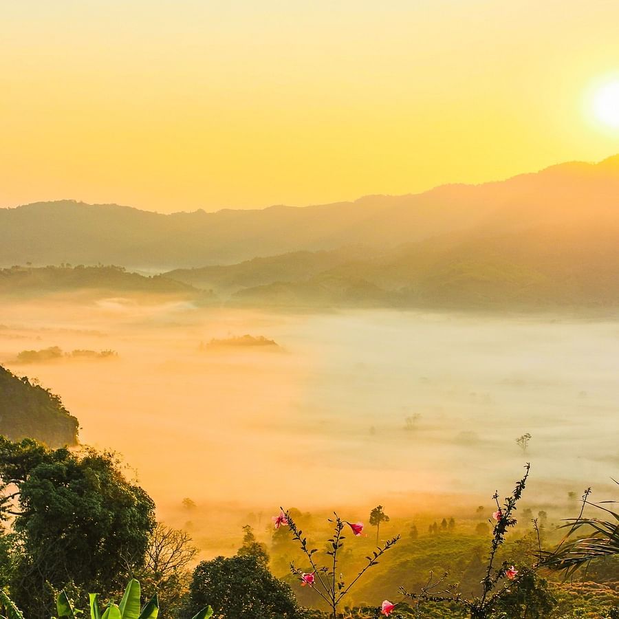 alt-text sunset-view-of-mountains-733100