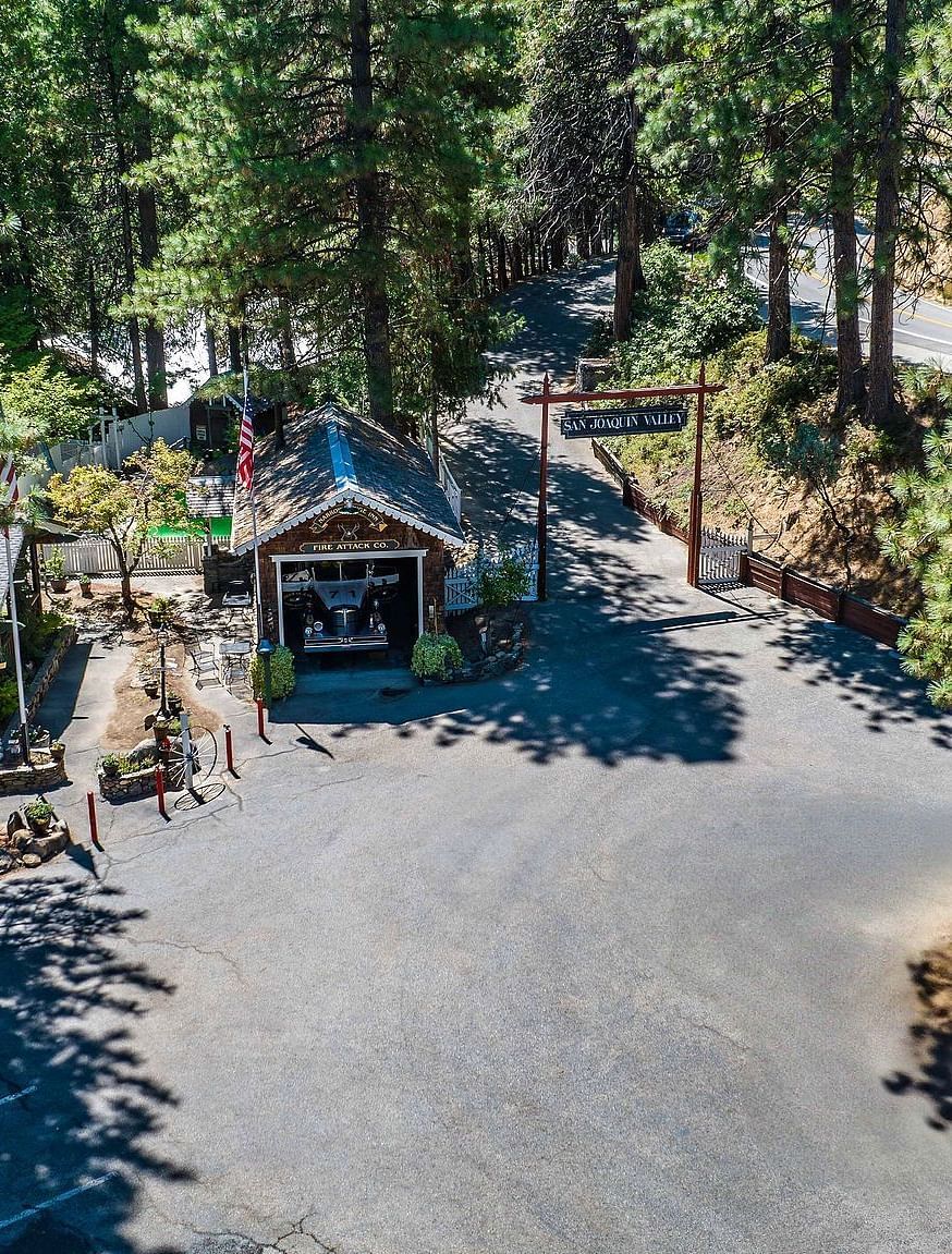 Aerial view of the cabins at Narrow Gauge Inn during a sunny day.