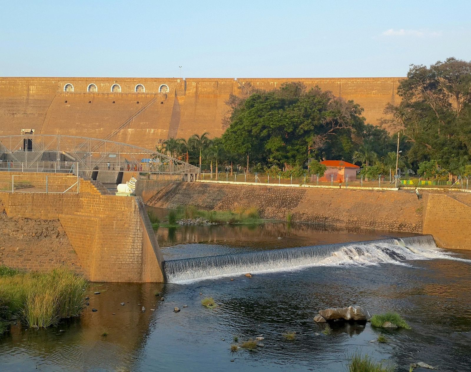 An overview of Mettur Dam with a small waterbody flowing away from the dam.