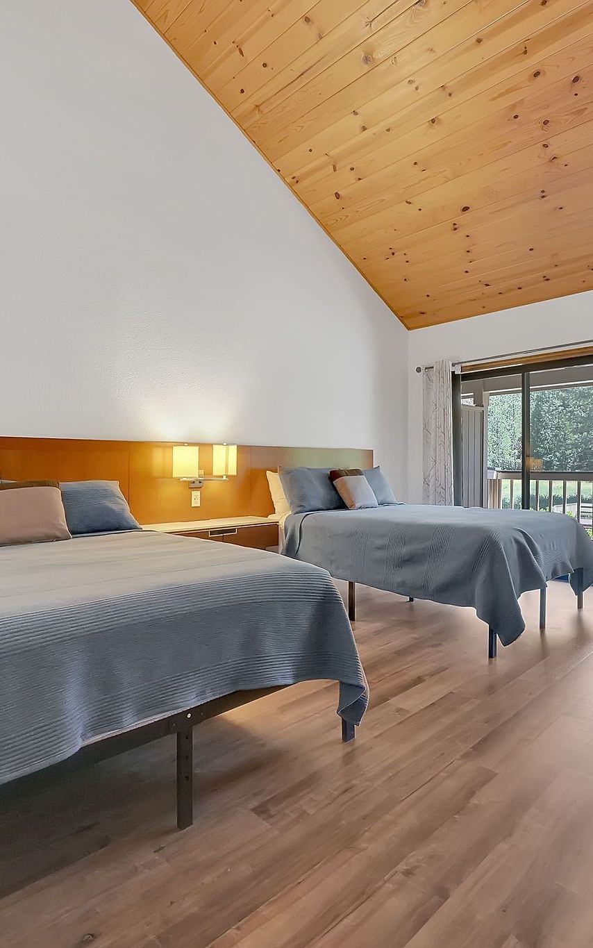 A view of a room at Amador Hotel with twin beds.