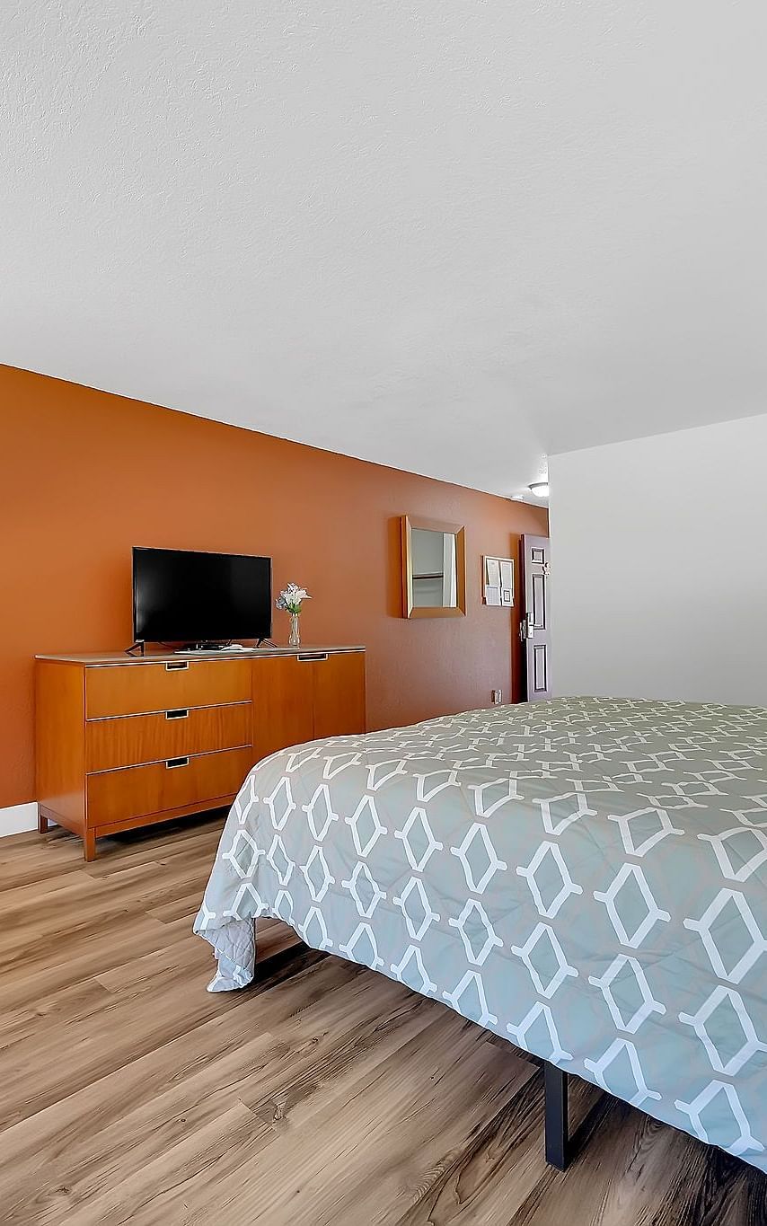 A view of a room at Amador Hotel with a double bed and a television.