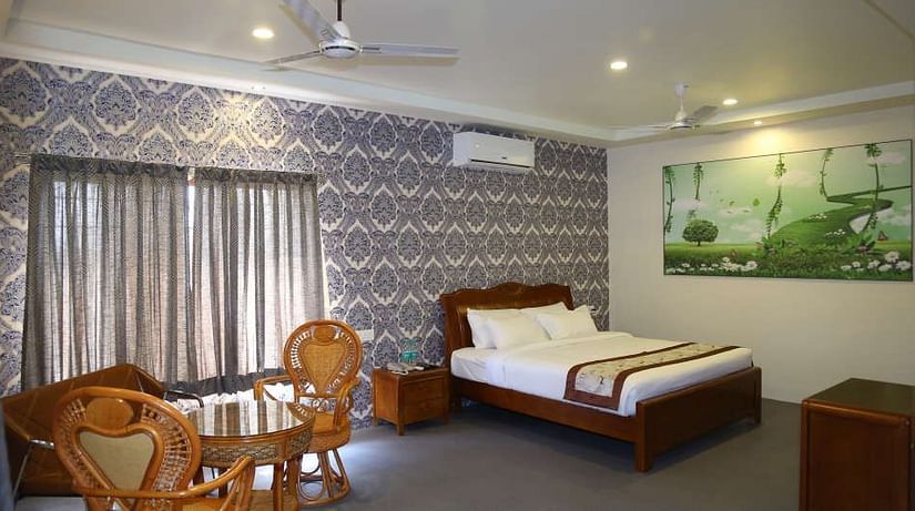 Theme Villa King Size Bed 2