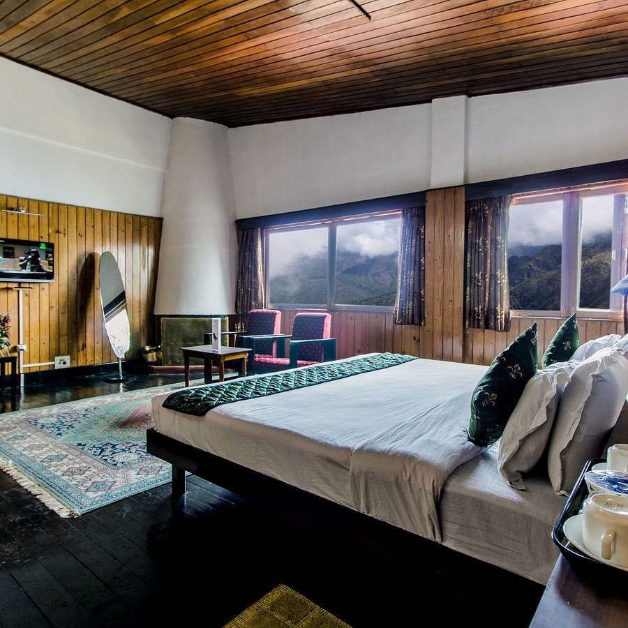 23 Superior club room