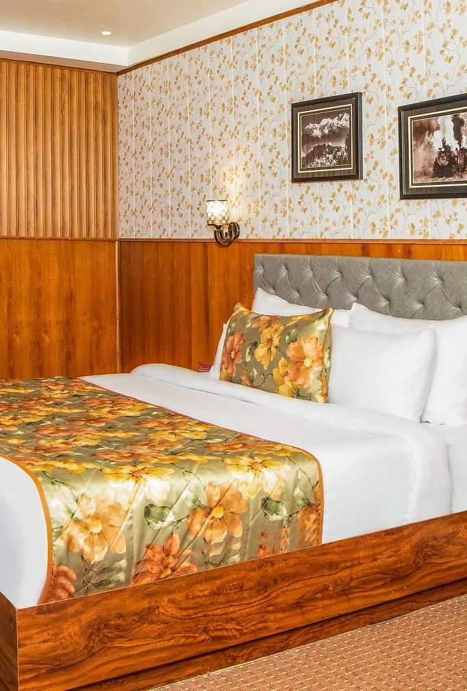 A side view of a bed that is flanked with bed lamps in a room | Summit Oakden Resort & Spa, Mall Road